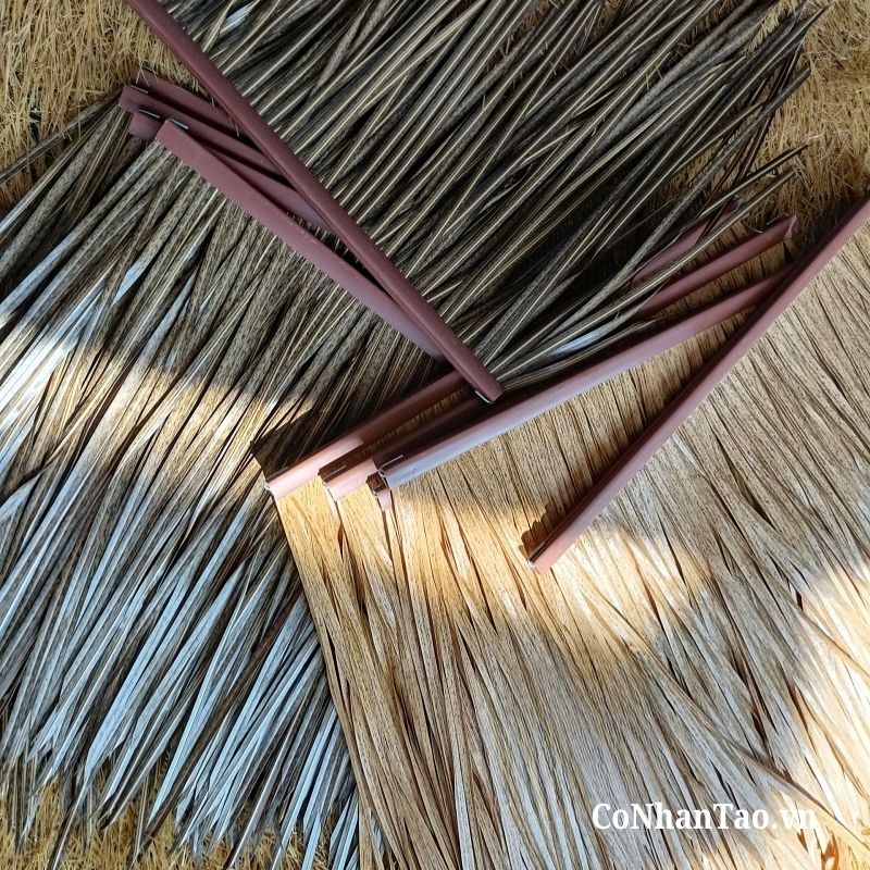 Chất liệu bền bỉ, khắc phục nhược điểm của lá tự nhiên