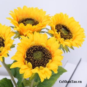 Ứng dụng của hoa hướng dương giả trong decor