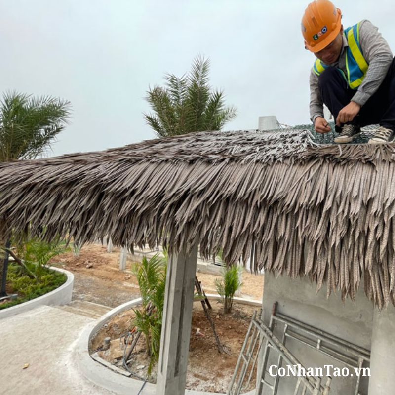 Ứng dụng thực tế của rơm nhân tạo lợp mái