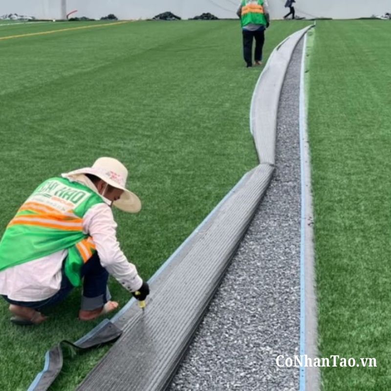 Quy trình thi công sân bóng cỏ nhân tạo
